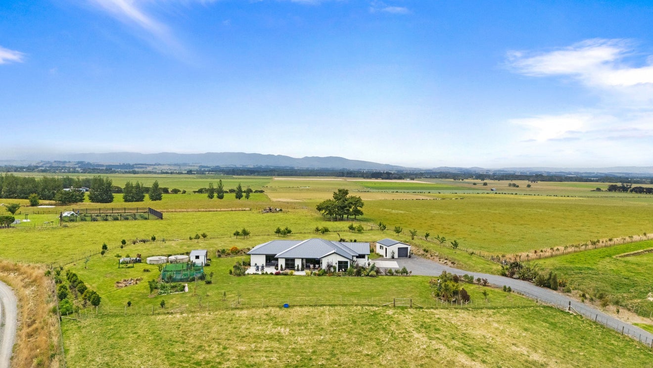 29 Fry Road, Halcombe, Feilding - Carousel 1