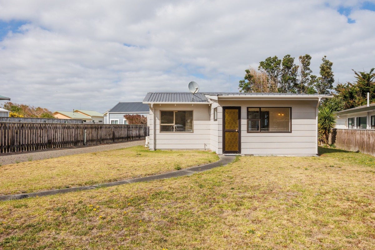 14 Cousins Avenue West, Foxton Beach, Foxton - Carousel 2