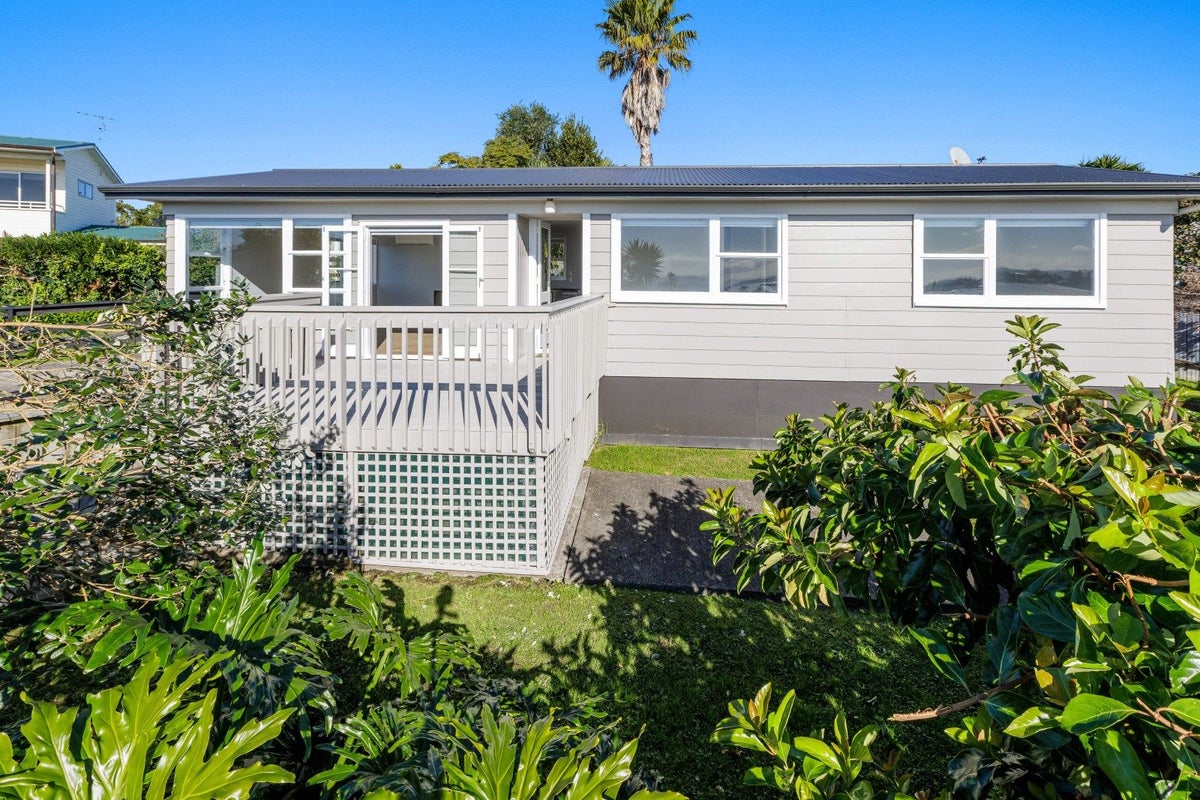 18A Rishworth Avenue, Stanmore Bay, Whangaparaoa - Carousel 1