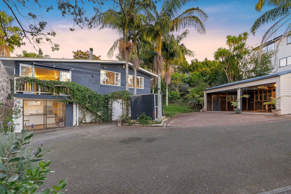 37 Caronia Crescent, Lynfield, Auckland - Carousel 1