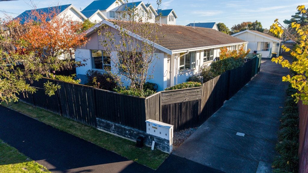 1/5 Braddon Street, Addington, Christchurch - Carousel 1