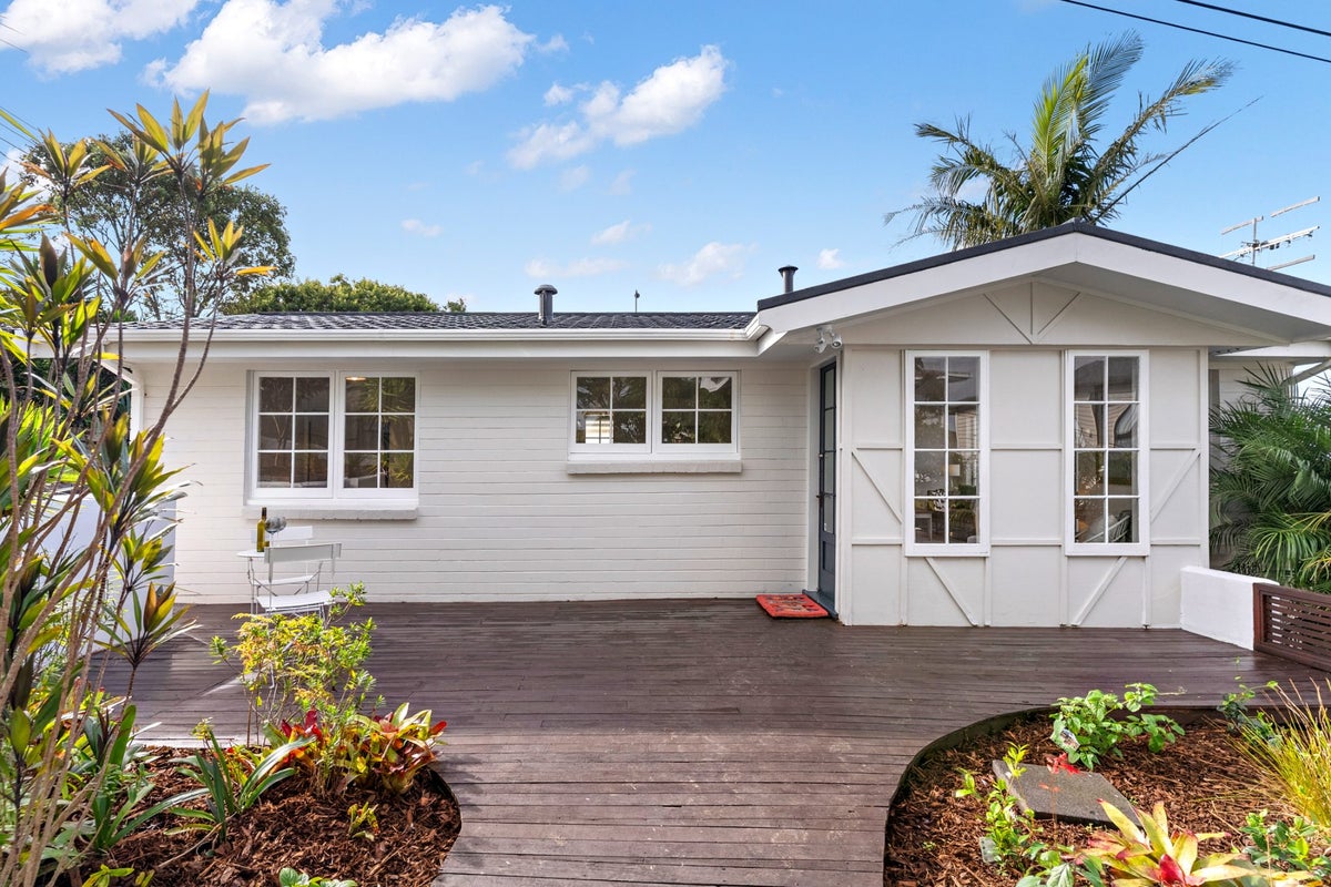 1/235 Sunset Road, Sunnynook, Auckland - Carousel 2