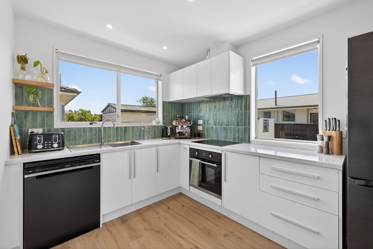 2/21 Cob Crescent, Woolston, Christchurch - Carousel 2
