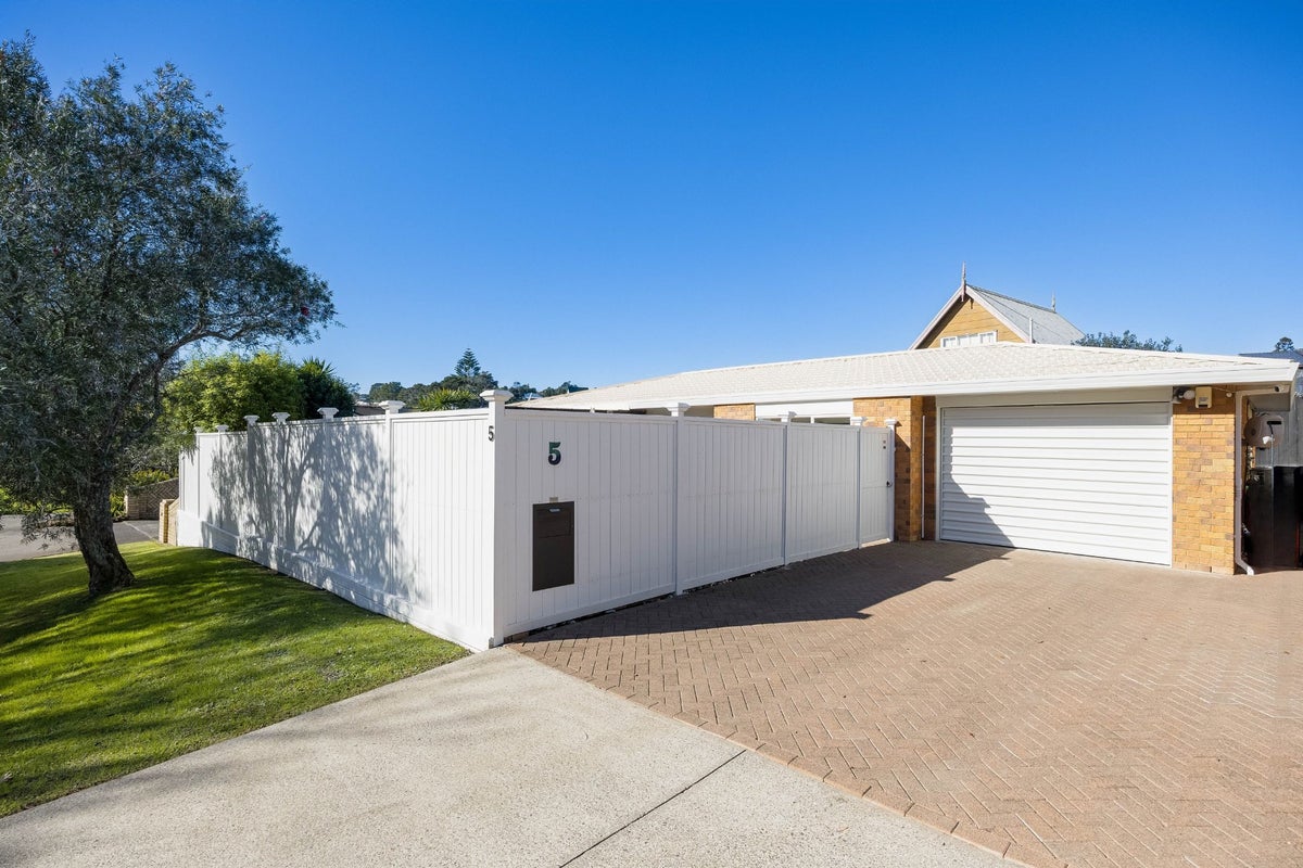 5 Shadon Place, Stanmore Bay, Whangaparaoa - Carousel 2