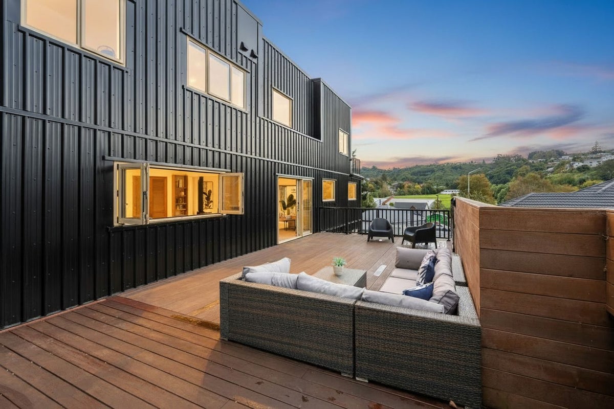 99 Kaikorai Valley Road, Glenross, Dunedin - Carousel 2