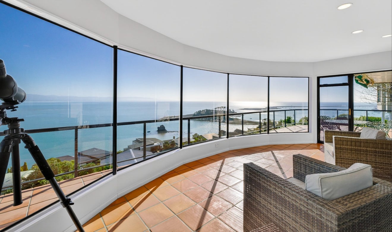 57 The Cliffs, Britannia Heights, Nelson - Carousel 1