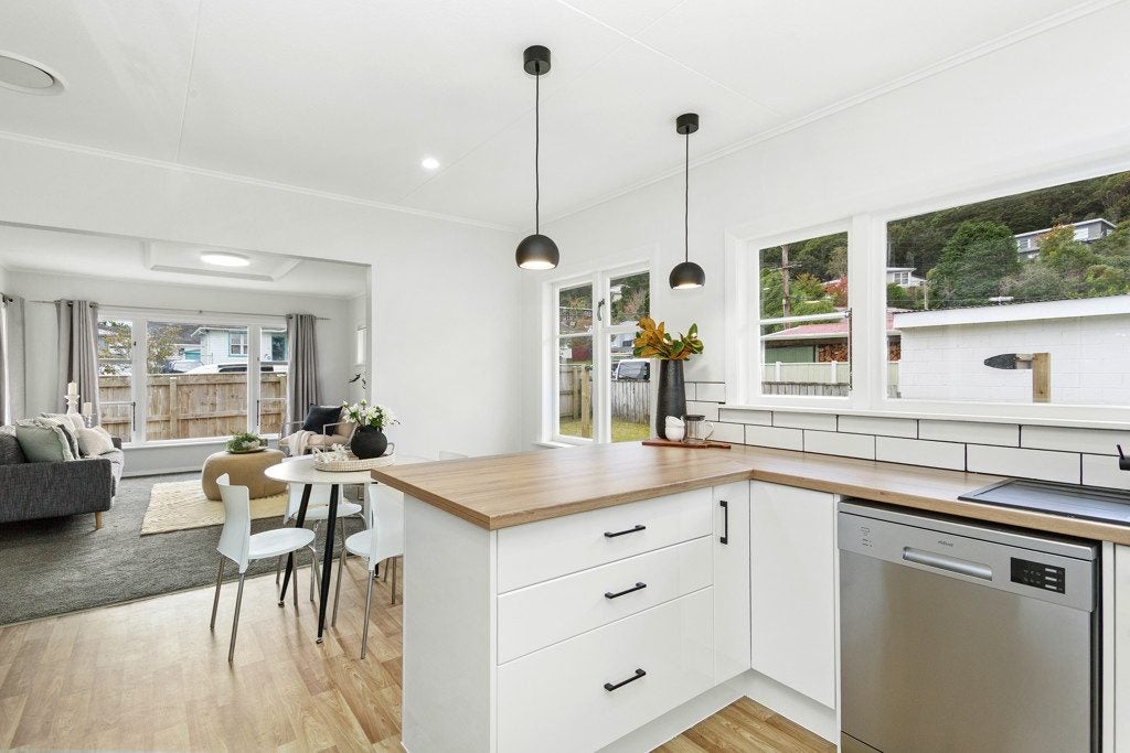 20 Petrie Street, Wainuiomata, Lower Hutt - Carousel 1