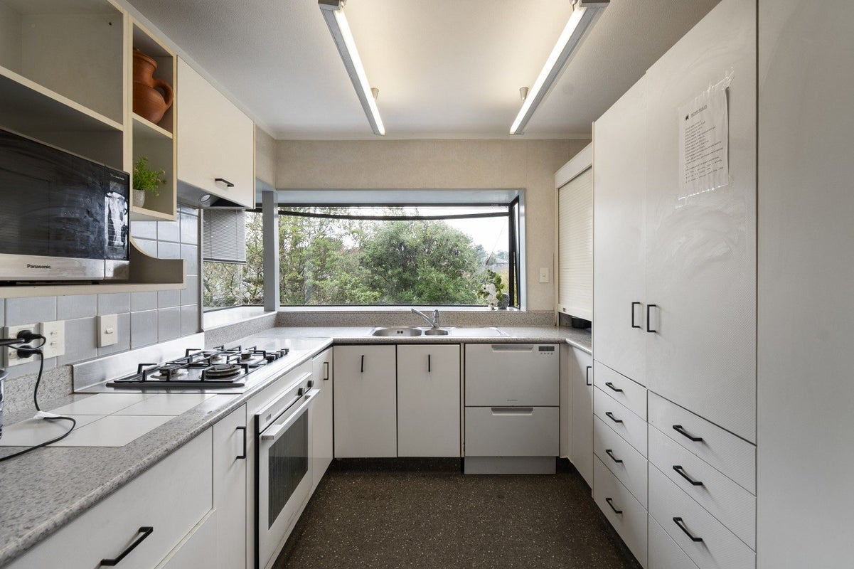 20 Springdale Grove, Fitzherbert, Palmerston North - Carousel 2