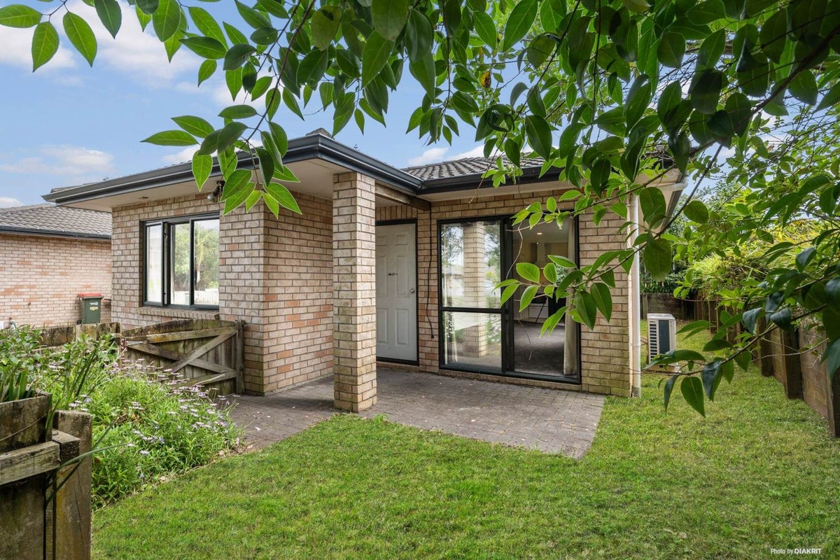 3/11 Lawford Place, Mangere, Auckland - Carousel 1