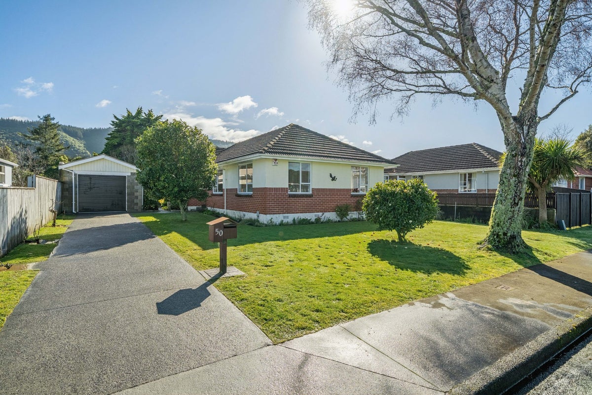 50 Whirinaki Crescent, Heretaunga, Upper Hutt - Carousel 1