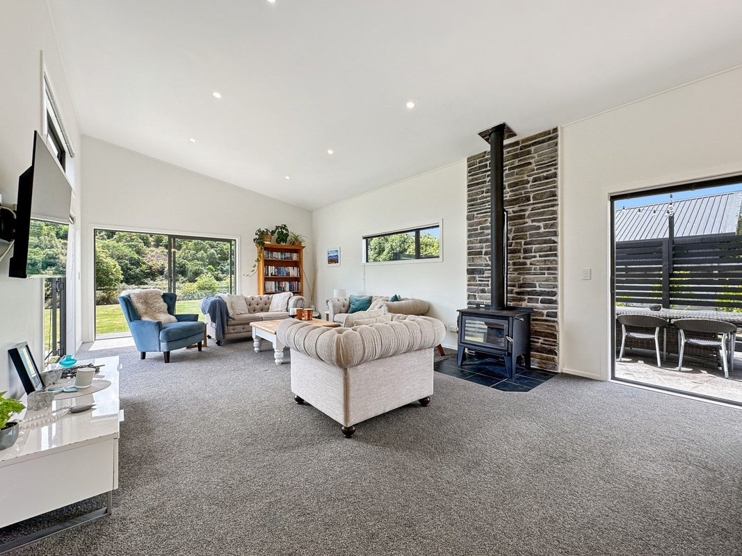 50 Montgomery Crescent, Kinloch, Taupo - Carousel 2