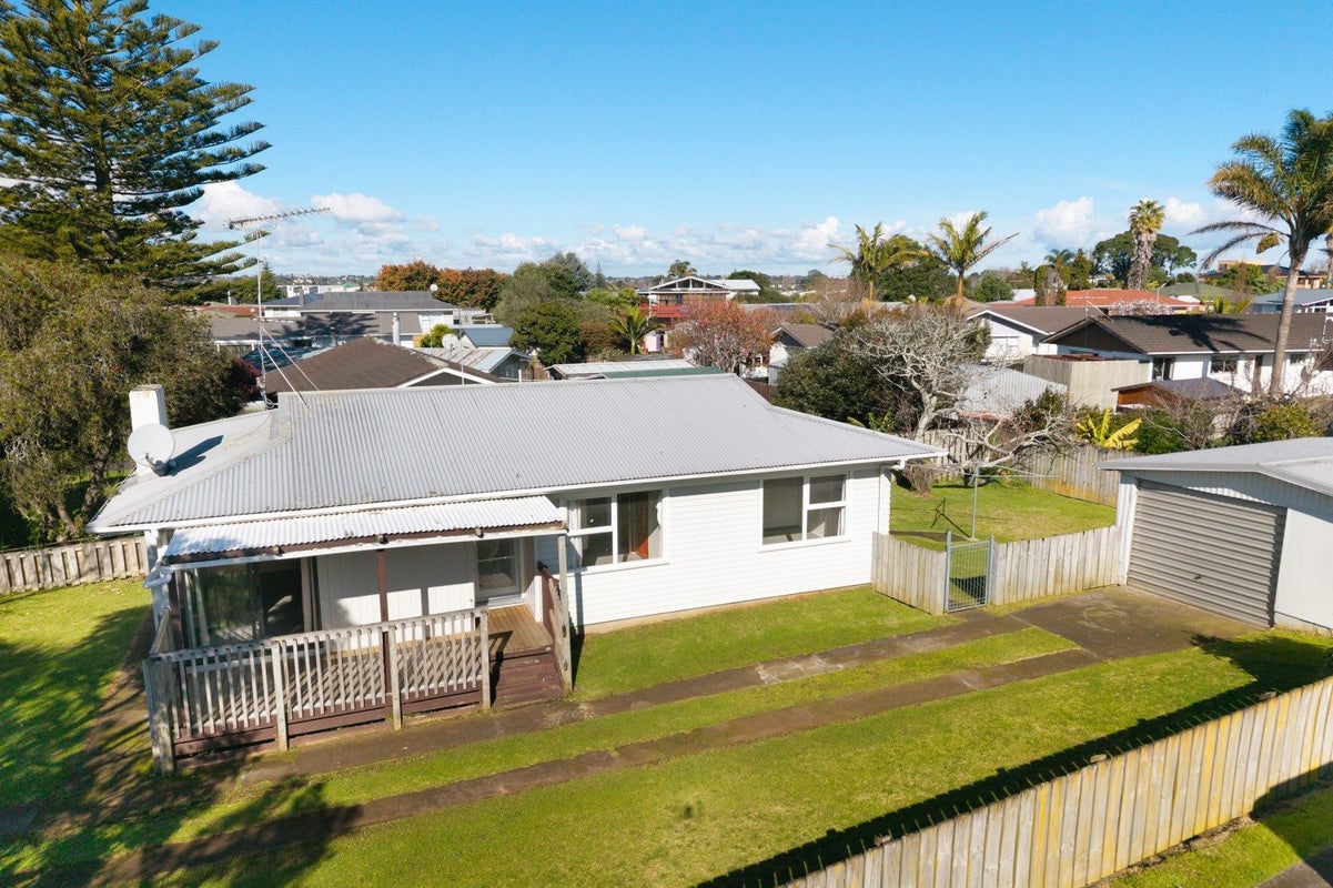 81 Crawford Avenue, Mangere Bridge, Auckland - Carousel 1