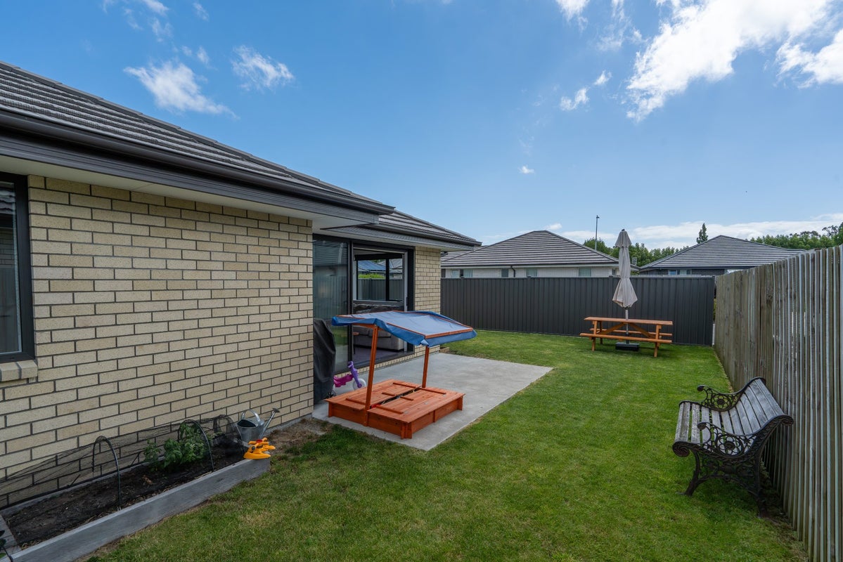 32 Loch Tanna Way, Yaldhurst, Christchurch - Carousel 1