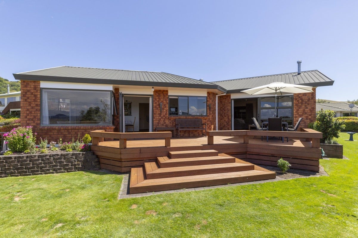 25 Kinder Street, Acacia Bay, Taupo - Carousel 1