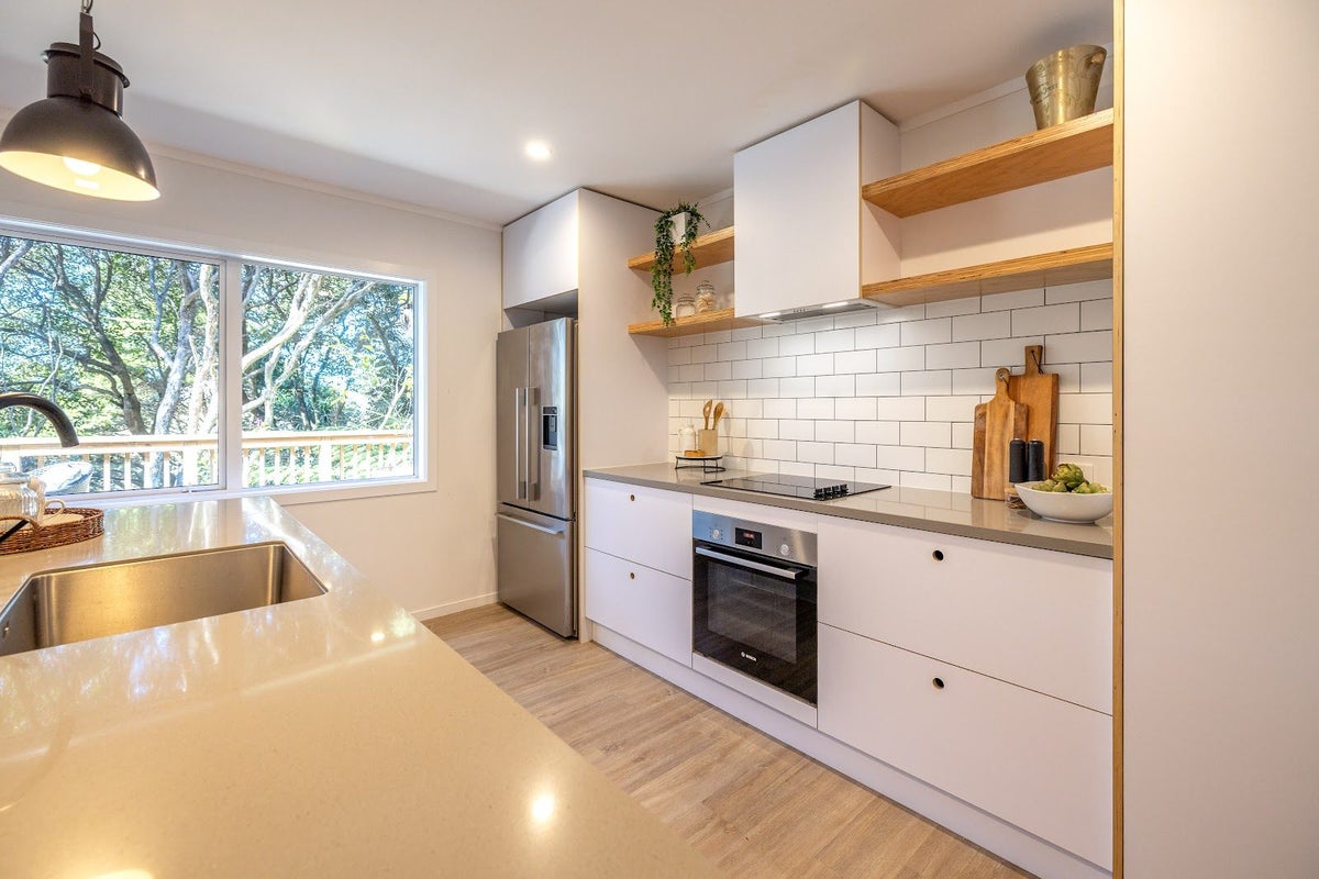 35 Wilma Road, Ostend, Waiheke Island - Carousel 1