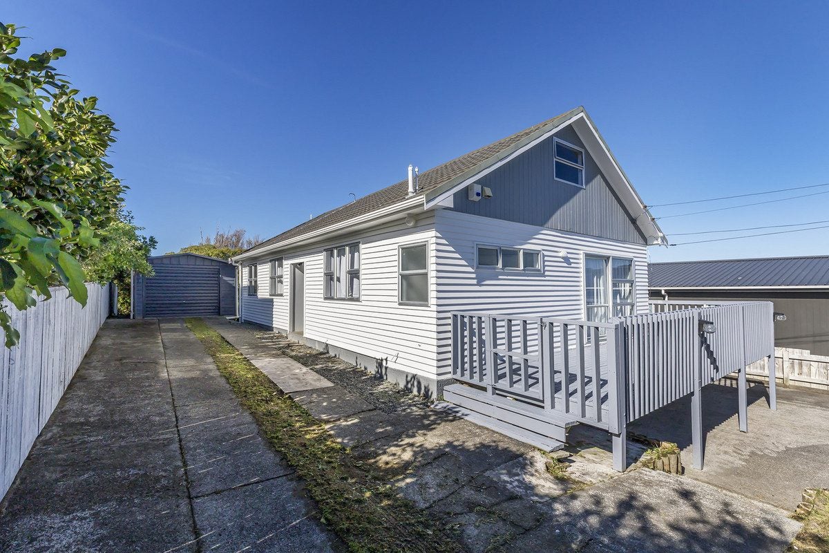 8 Herewini Street, Titahi Bay, Porirua - Carousel 1