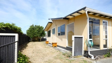 1/30 Alma Street, Renwick, Renwick - Carousel 1