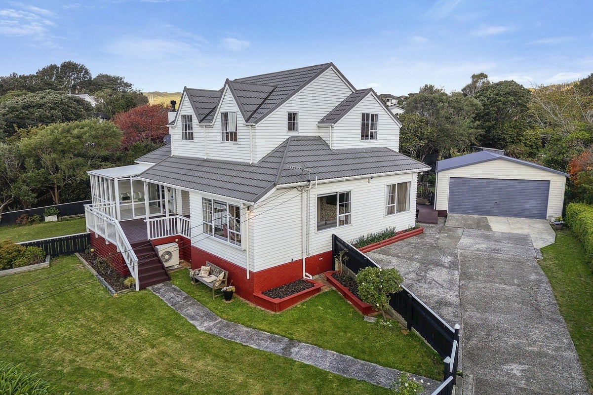 53 The Drive, Tawa, Wellington - Carousel 1