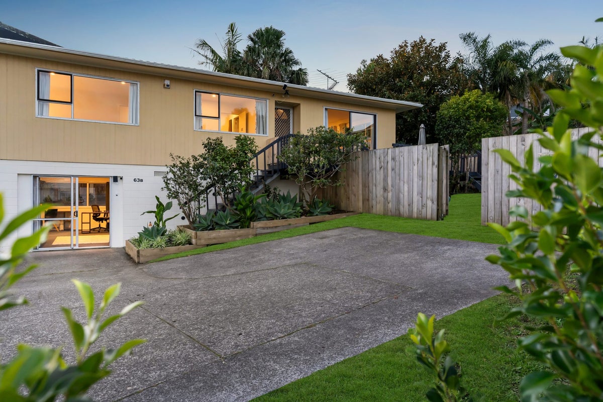 2/63 John Downs Drive, Browns Bay, Auckland - Carousel 1
