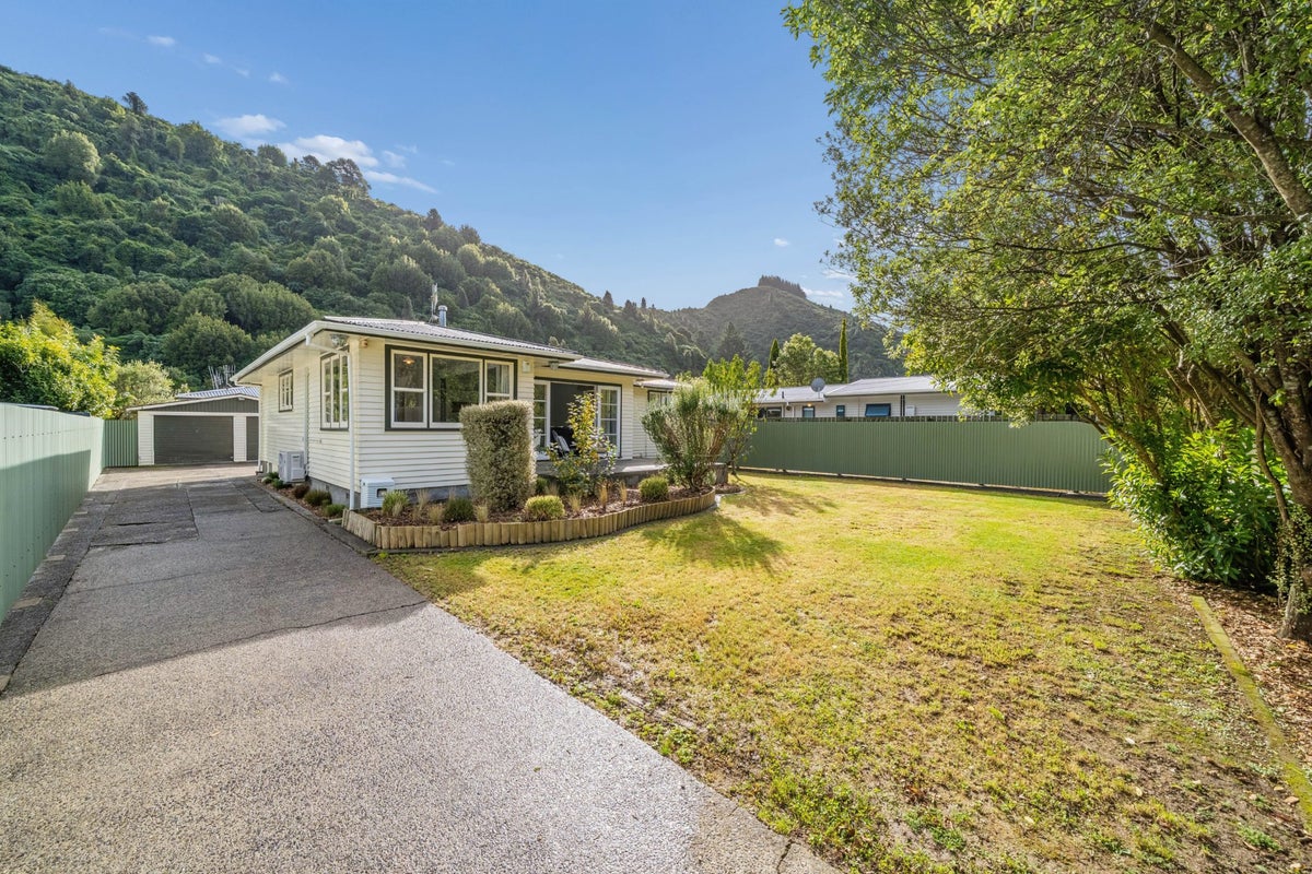1/34 Black Beech Street, Birchville, Upper Hutt - Carousel 1