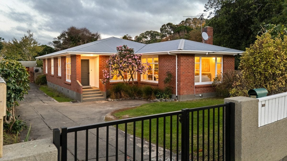 169 Karori Road, Karori, Wellington - Carousel 1