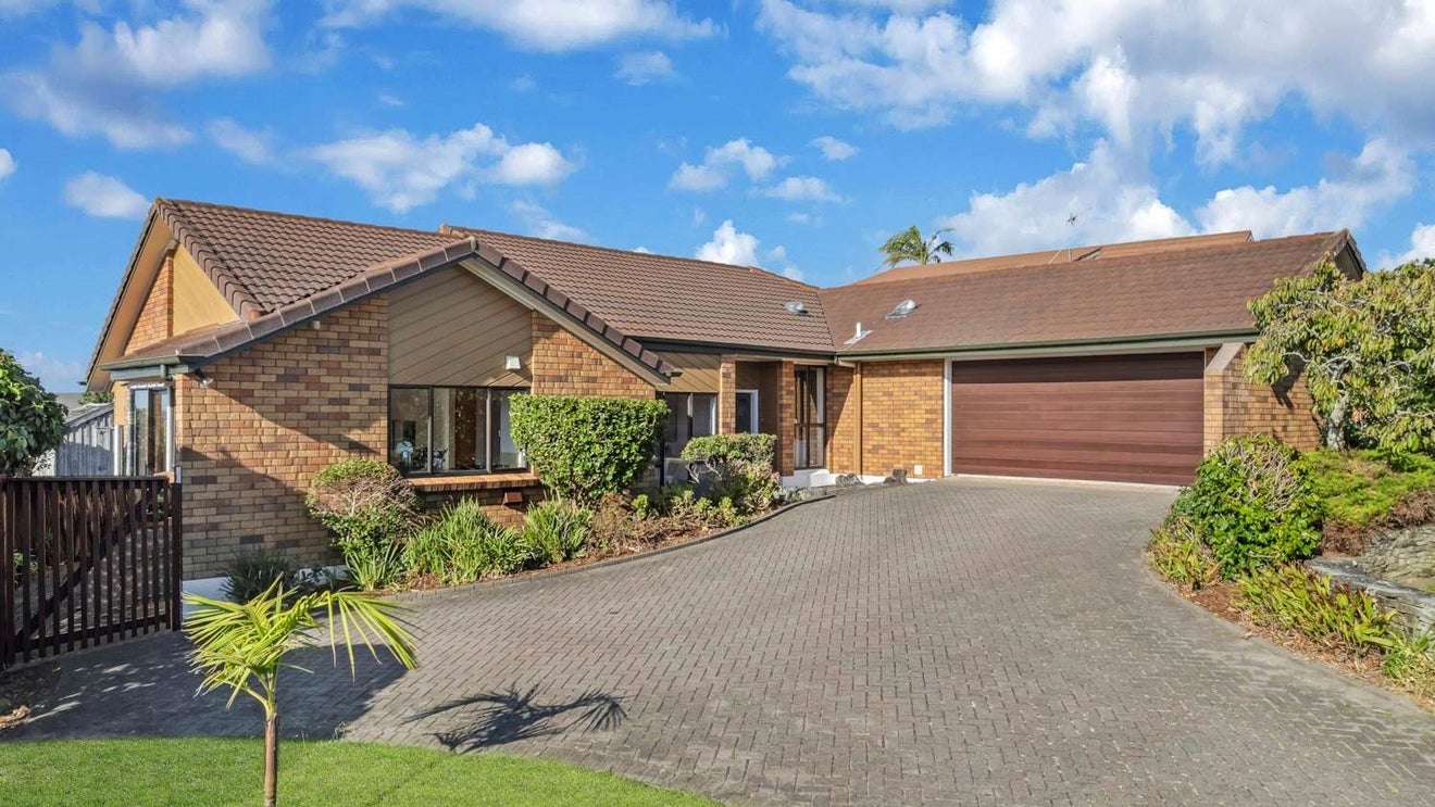 56 Oliver Road, Eastern Beach, Auckland - Carousel 1