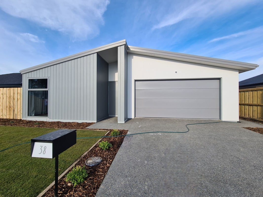 38 Mehrtens Crescent, Woodend, Woodend - Carousel 1