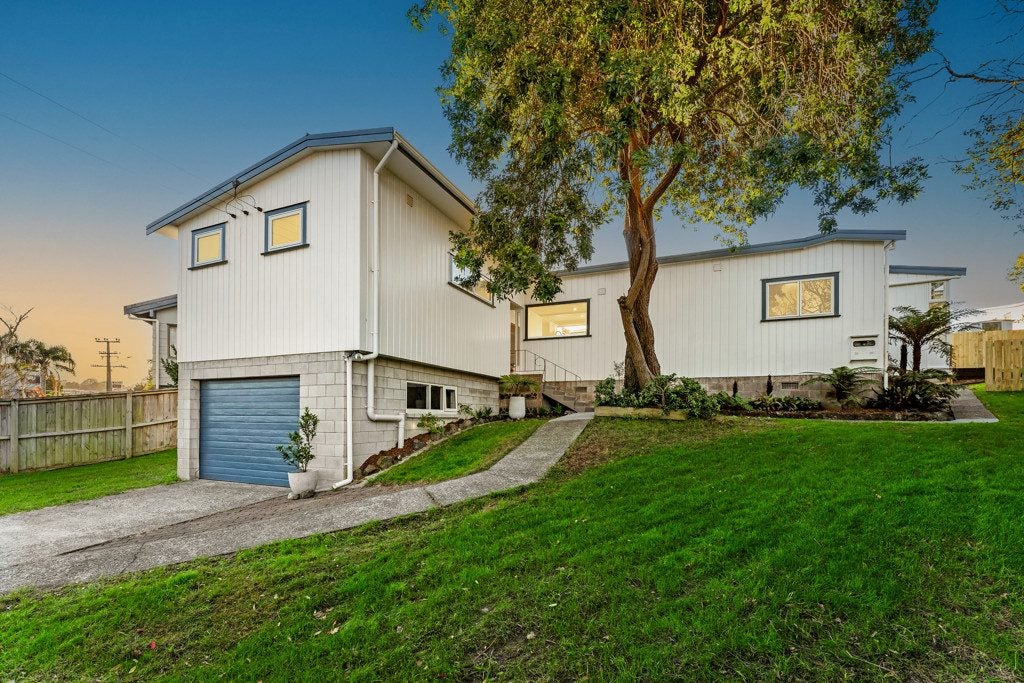 640 Whangaparaoa Road, Stanmore Bay, Whangaparaoa - Carousel 1
