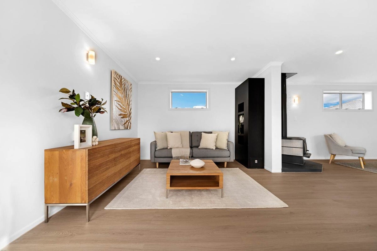 16 Lane Road, Weymouth, Auckland - Carousel 1