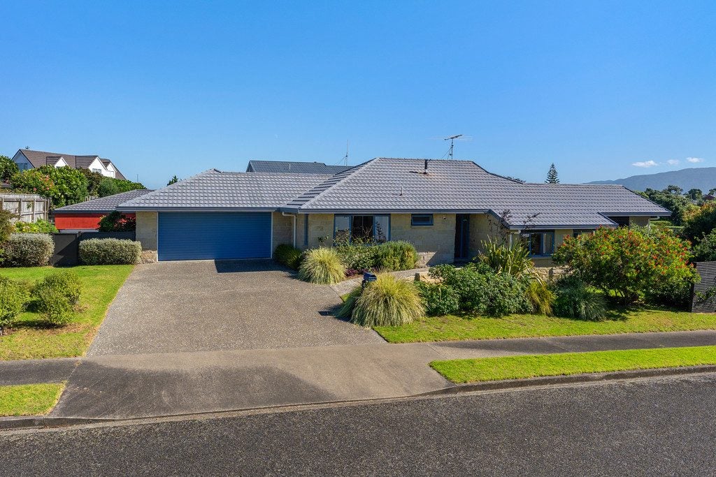 4 Te Ropata Place, Waikanae Beach, Waikanae - Carousel 2