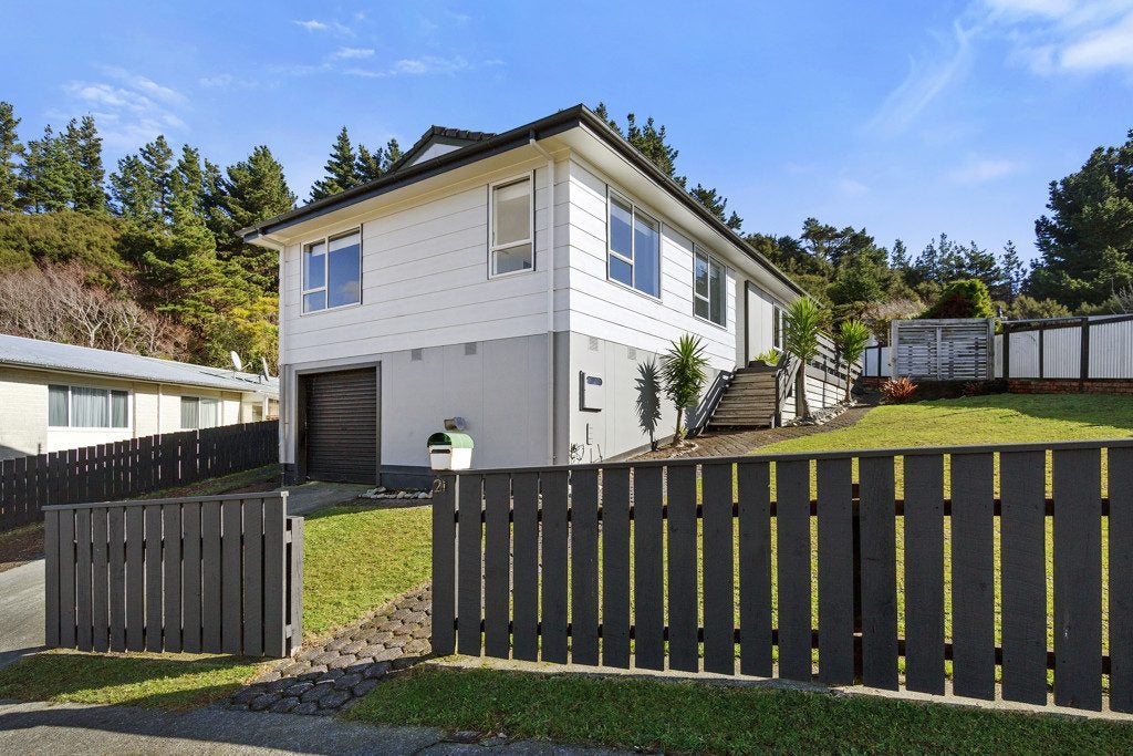 21 Newburn Grove, Wainuiomata, Lower Hutt - Carousel 1