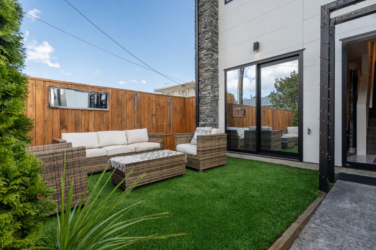 2/83 Vodanovich Road, Te Atatu South, Auckland - Carousel 2