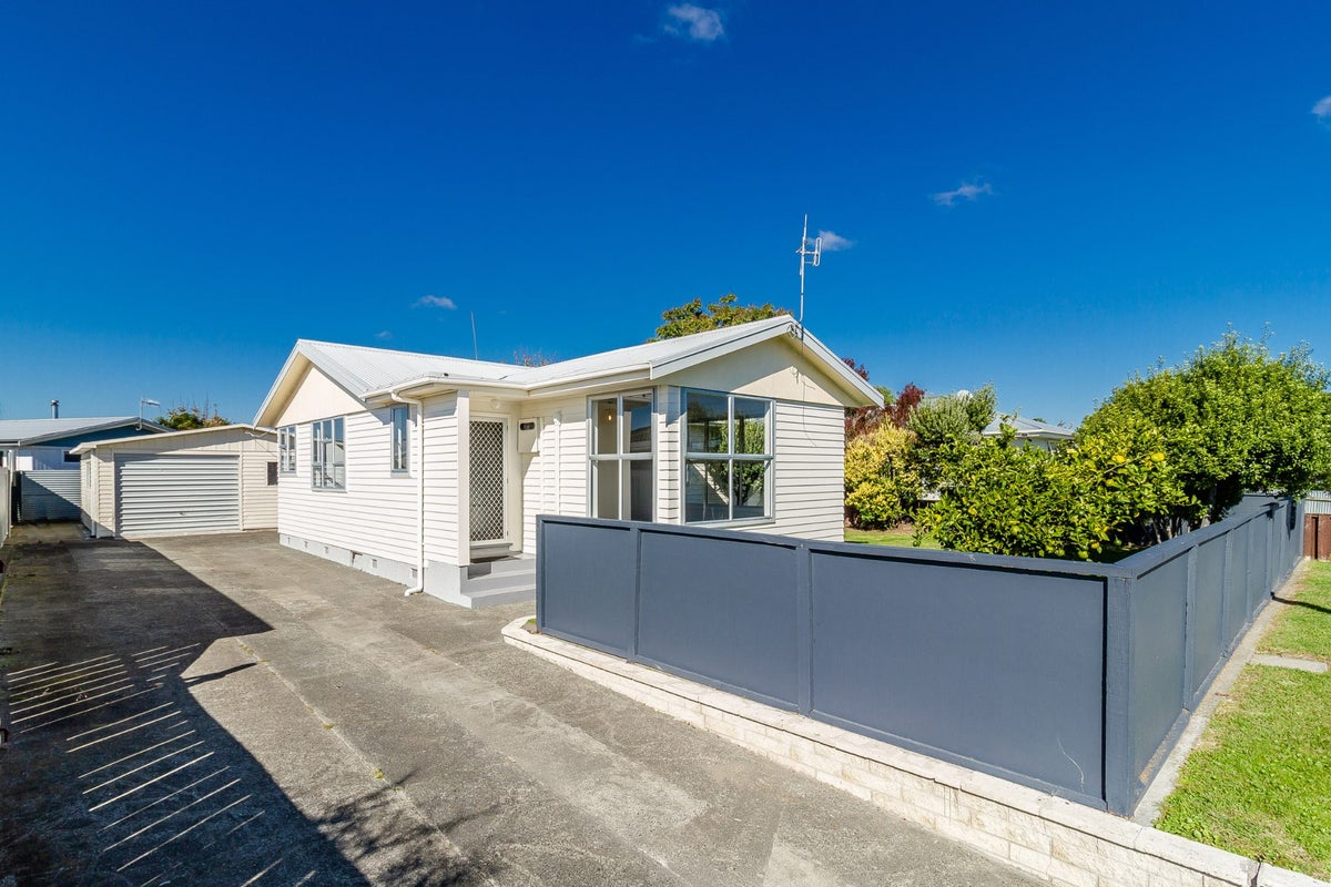 39 York Avenue, Tamatea, Napier - Carousel 1