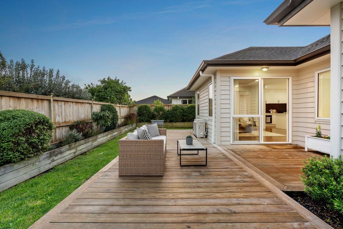 12 Paso Fino Crescent, Karaka, Papakura - Carousel 2