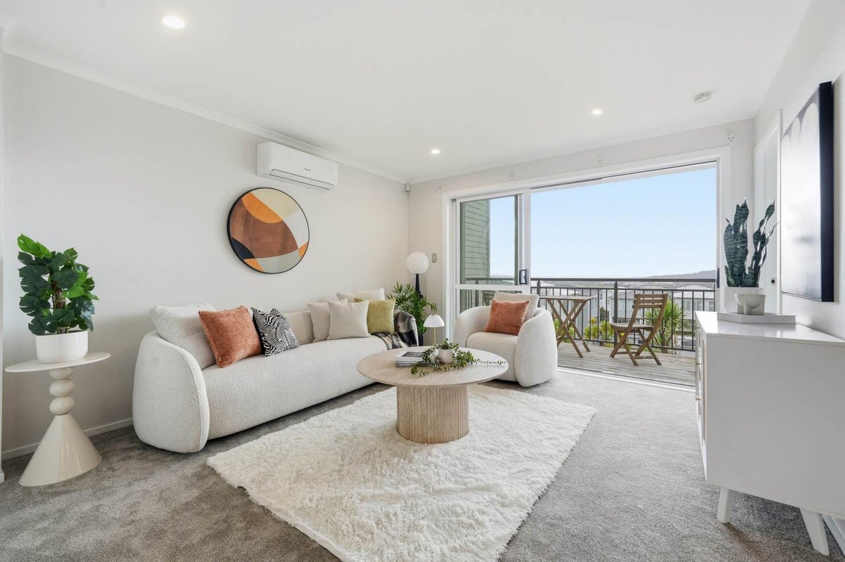 5 Panakenake Way, Flat Bush, Auckland - Carousel 1
