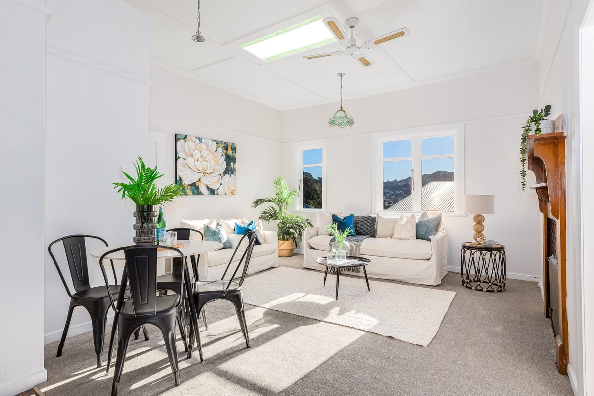 61A Severn Street, Island Bay, Wellington - Carousel 1