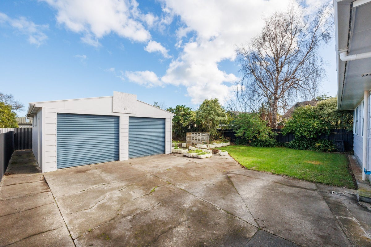 4 Acacia Street, Kelvin Grove, Palmerston North - Carousel 2
