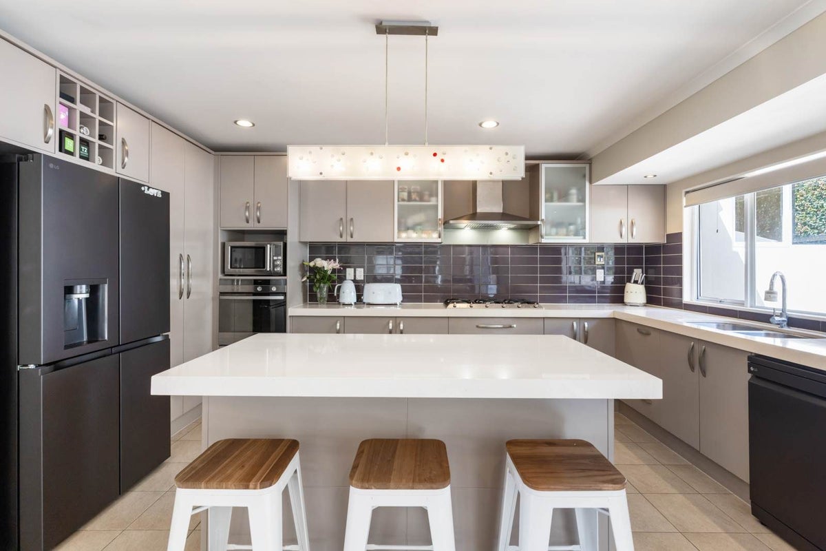 2 Leburn Crescent, Flat Bush, Auckland - Carousel 2