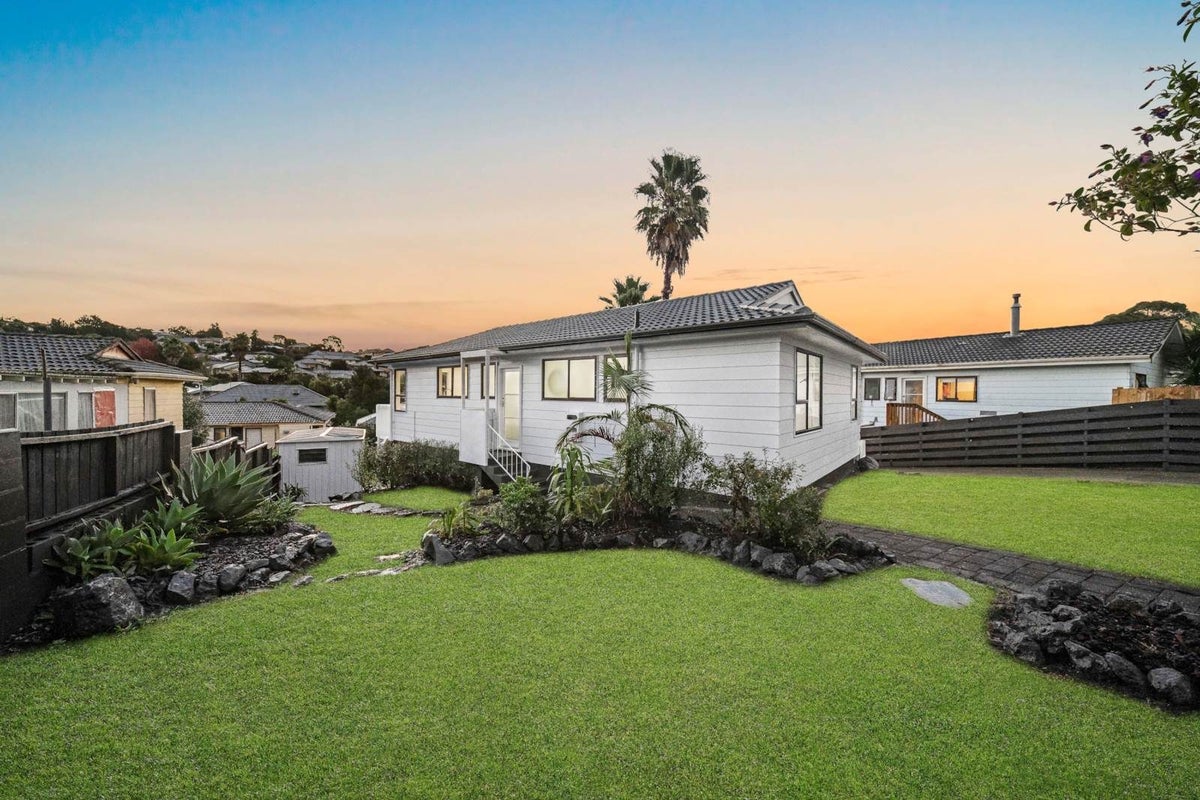 77 Brunner Road, Glen Eden, Auckland - Carousel 1