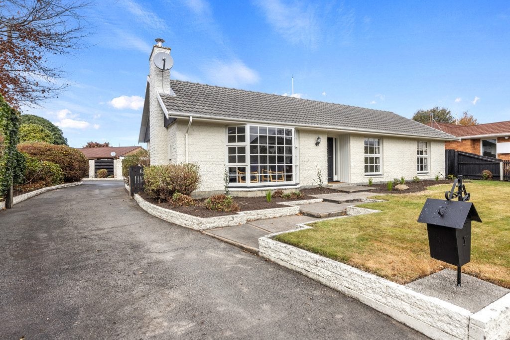 7 Lombard Place, Avonhead, Christchurch - Carousel 1