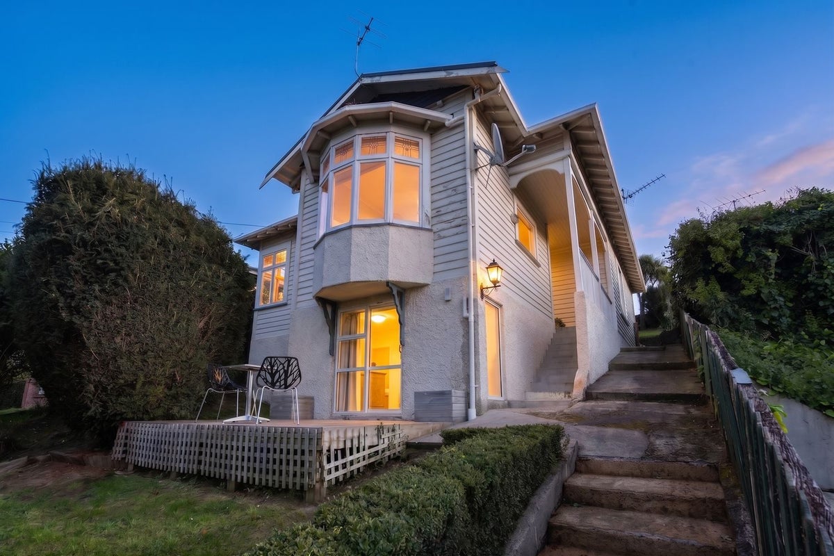 18 Burnett Street, Calton Hill, Dunedin - Carousel 1