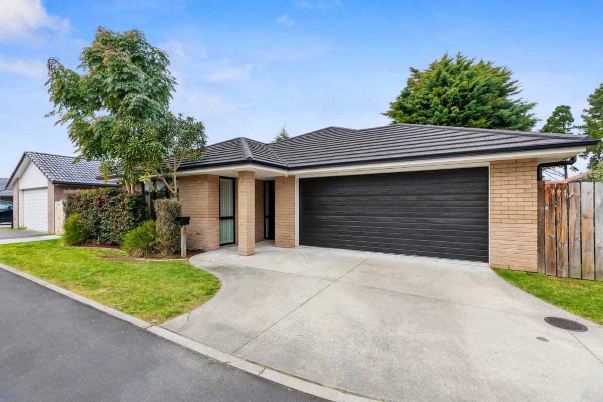 8 Himalayan Close, Judea, Tauranga - Carousel 1