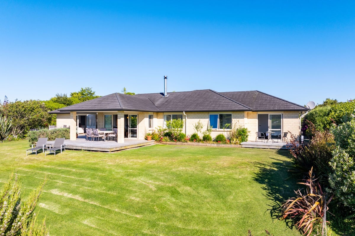82 Daniel Parade, MANGAWHAI, WELLSFORD - Carousel 1