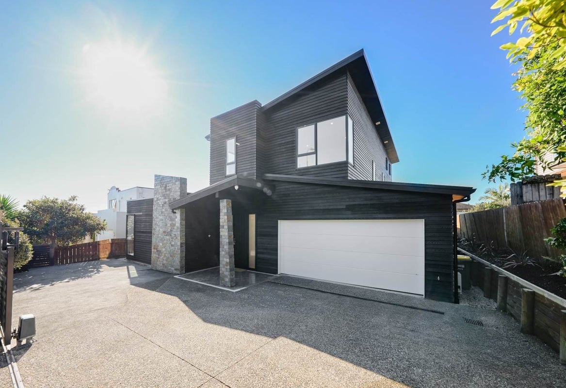 80 Medallion Drive, Oteha, Auckland - Carousel 1
