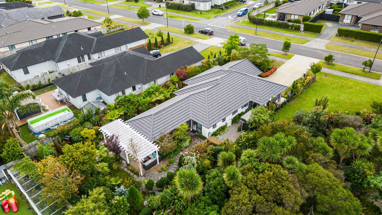 24 Hooton Drive, Huapai, Kumeu - Carousel 1