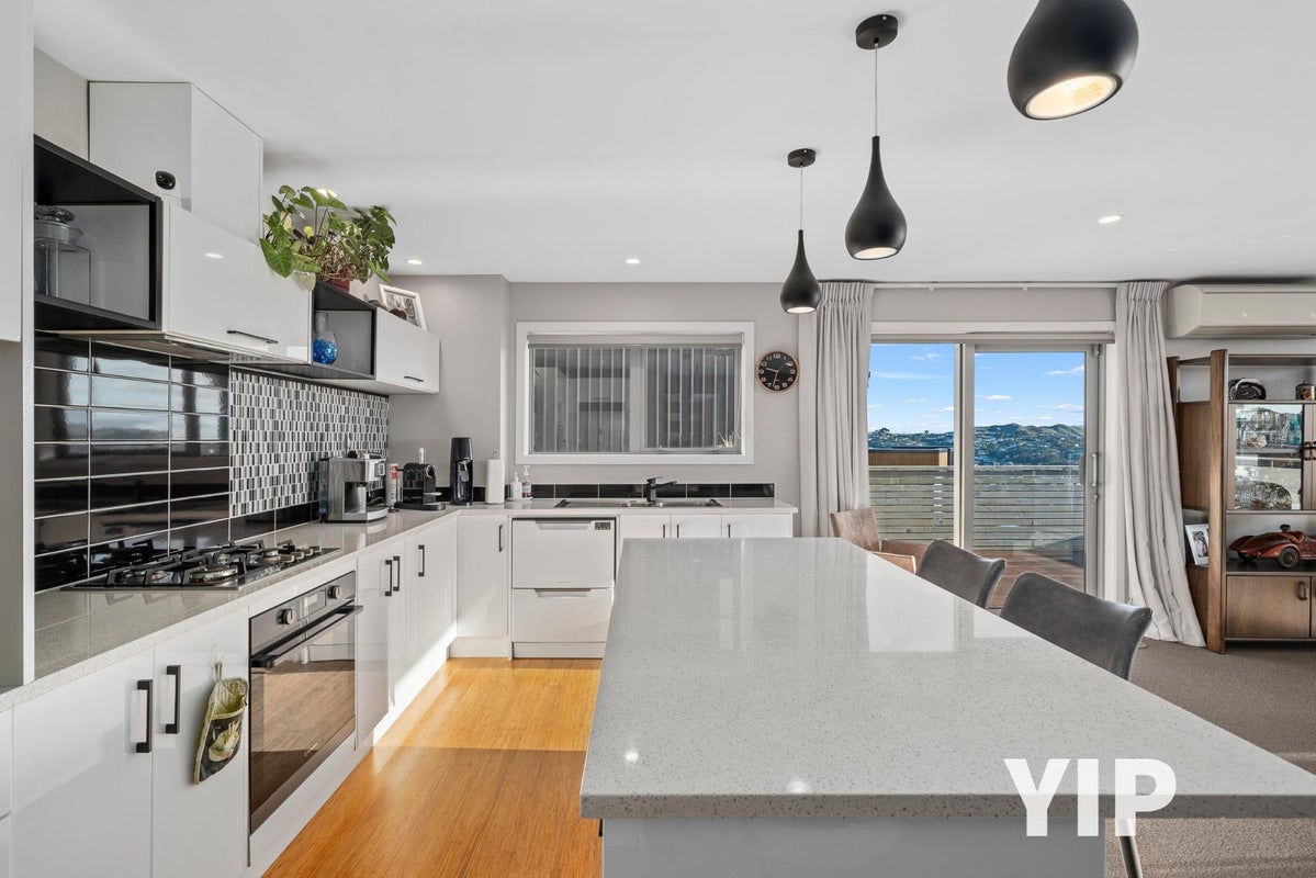 5 Spitfire Place, Newlands, Wellington - Carousel 1