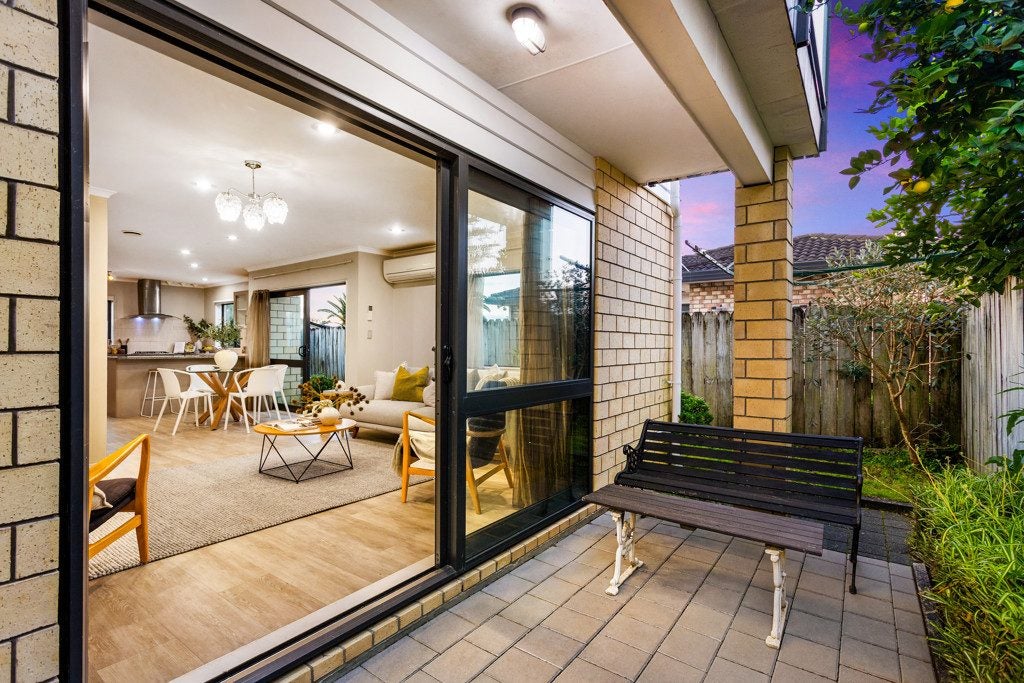 4 Millcroft Lane, Ranui, Auckland - Carousel 2