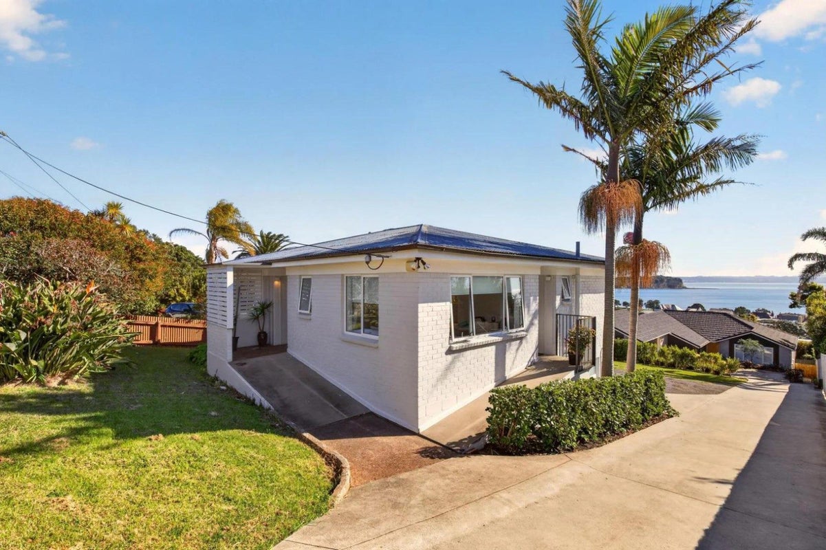 954 Whangaparaoa Road, Manly, Rodney, Auckland - Carousel 1
