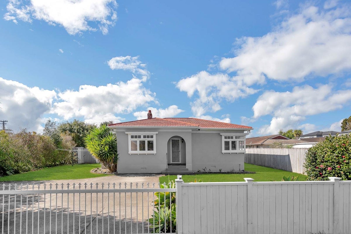64 Huia Road, Papatoetoe, Auckland - Carousel 1
