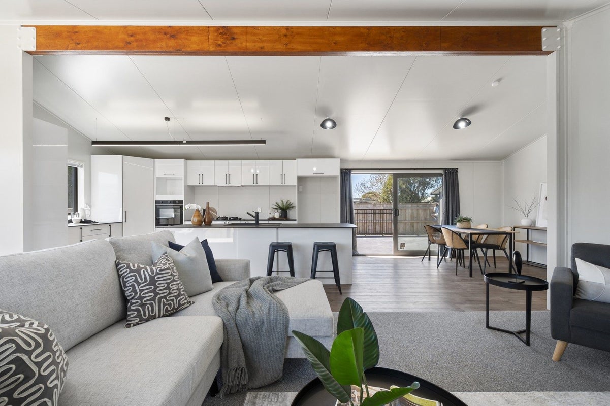 155 High Street, Bulls - Carousel 1